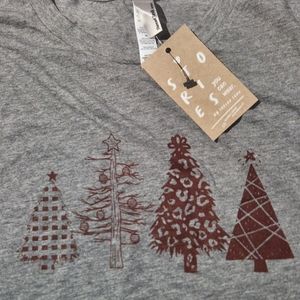 Christmas Tree Burgundy on a SUPER Soft Gray T-shirt XL (NWT)